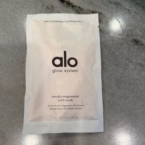 ALO Yoga Glow System Mindful Magnesium Bath Soak